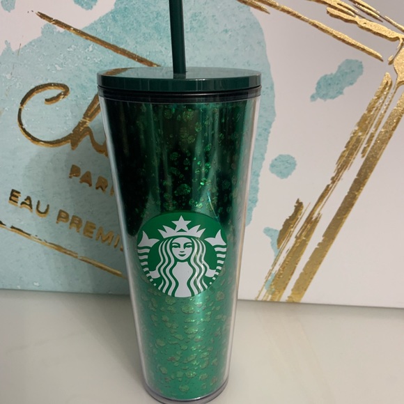 Starbucks new limited edition holiday cup - Picture 2 of 10